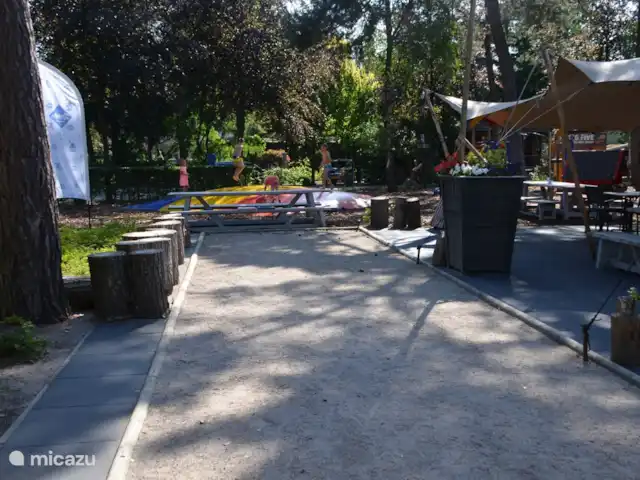 villa en Países Bajos, Güeldres, Beekbergen – La casa del estanque de Veluwe - ÚLTIMA HORA ¡Por supuesto que también hay una cancha de Jeu de Boules! Las bebidas están disponibles cerca, por lo que puede ser acogedor aquí en una tarde o noche de verano.