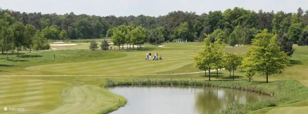 Der Golf- und Businessclub De Scherpenbergh liegt 2 km entfernt.