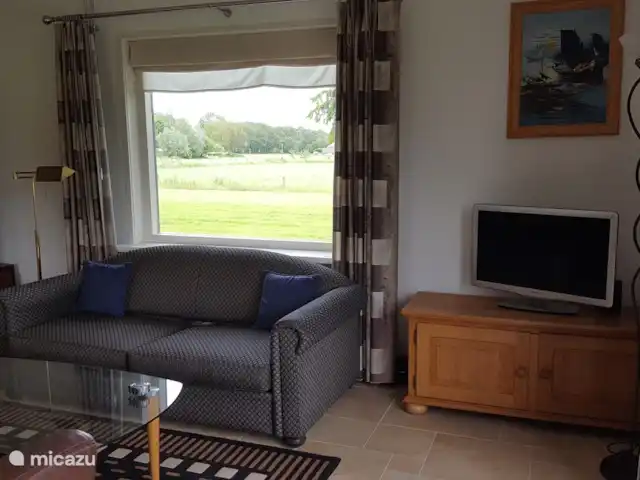 casa vacacional en Países Bajos, Güeldres, Empe – Casa de vacaciones el valle de IJssel Salón: televisión HD, DVD, equipo de música.