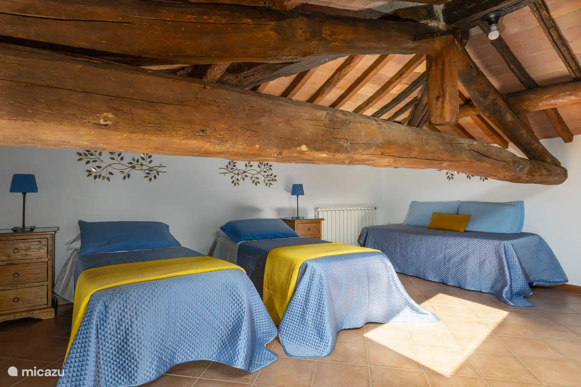 zolder - slaapkamer met 2 of 3 eenpersoonsbedden