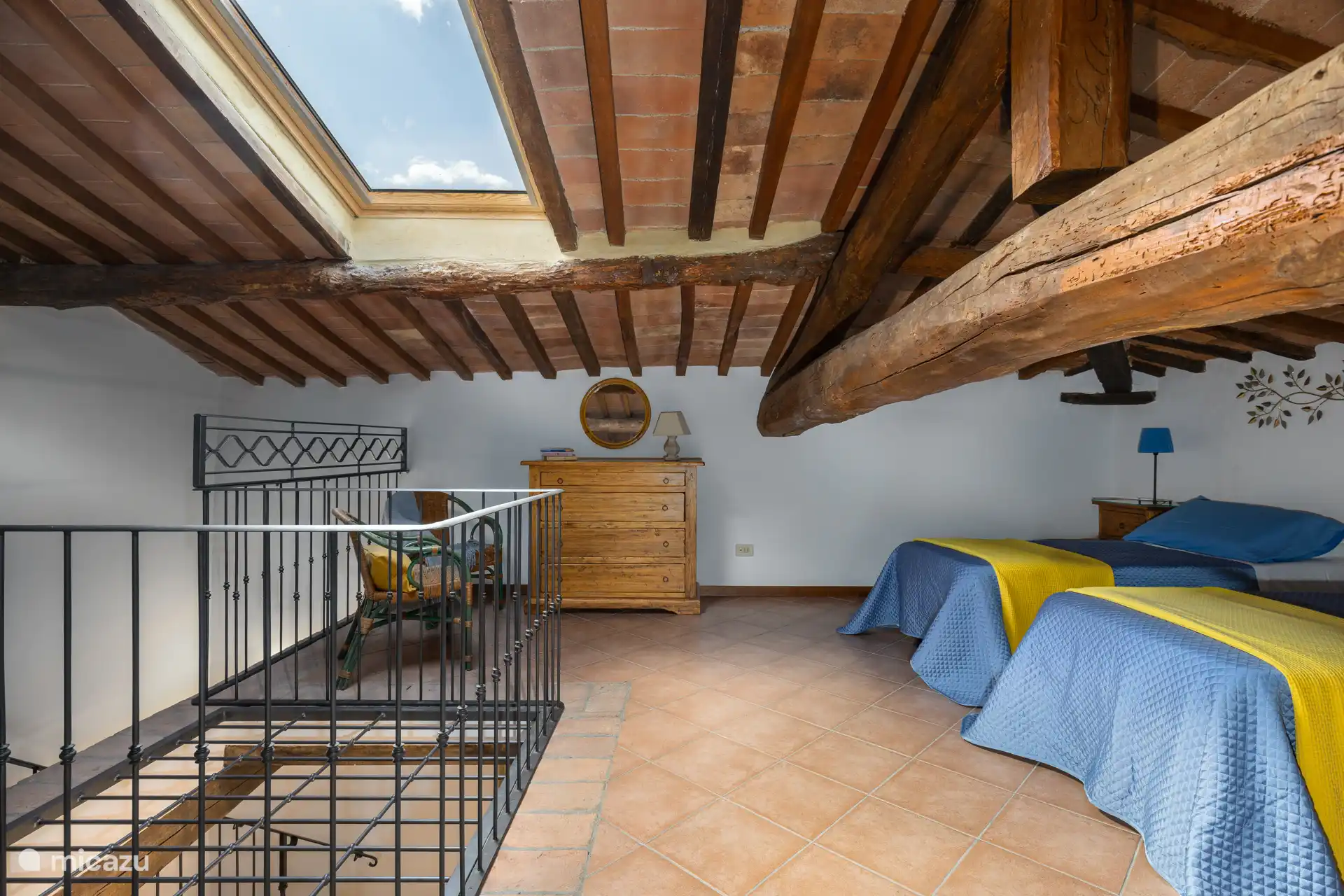 zolder - slaapkamer met 2 of 3 eenpersoonsbedden