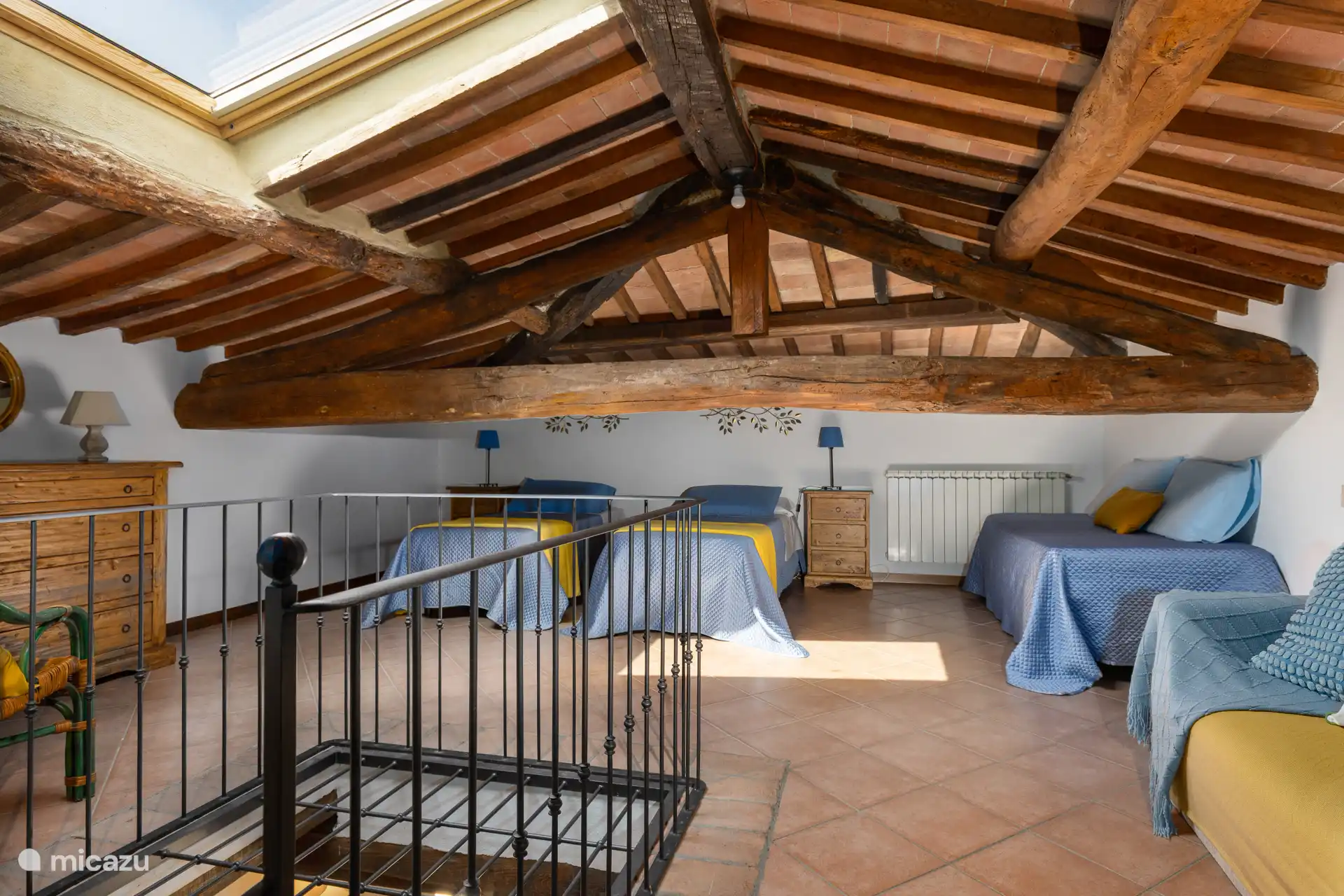 zolder - slaapkamer met 2 of 3 eenpersoonsbedden