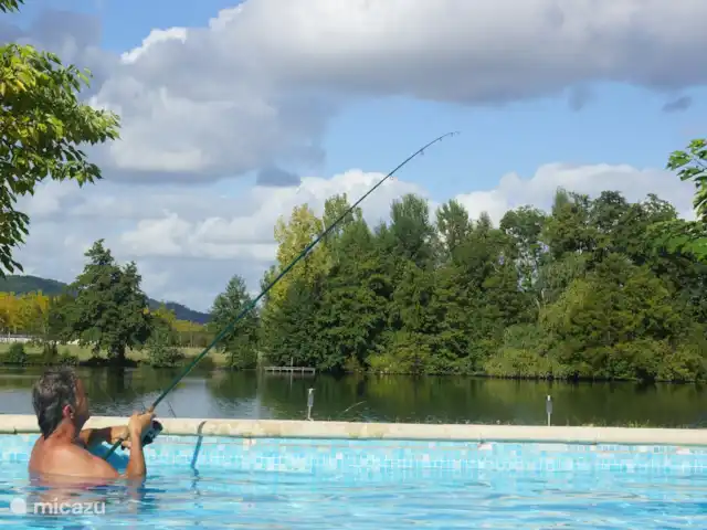 Location de Vacances France, Lot-et-Garonne, Le Temple-sur-Lot, gîte / cottage - Chez Jan et Nicole - Gîte Issac Pêche dans le Lot depuis la piscine