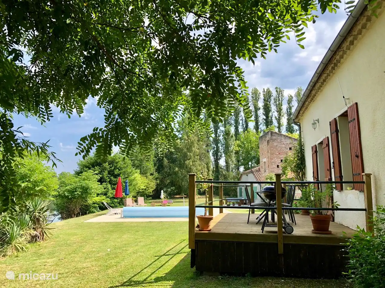 Your outside terrace with swimming pool