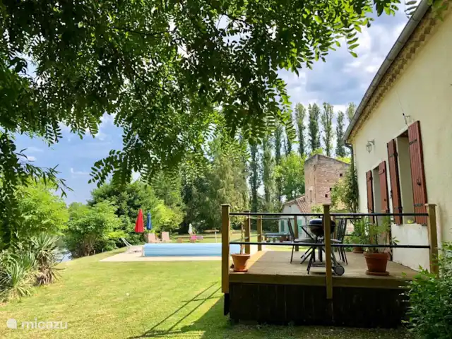 Location de Vacances France, Lot-et-Garonne, Le Temple-sur-Lot, gîte / cottage - Chez Jan et Nicole - Gîte Issac Votre terrasse extérieure avec piscine