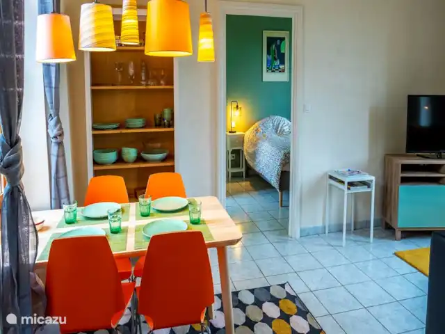 Location de Vacances France, Lot-et-Garonne, Le Temple-sur-Lot, gîte / cottage - Chez Jan et Nicole - Gîte Issac salon avec table à manger