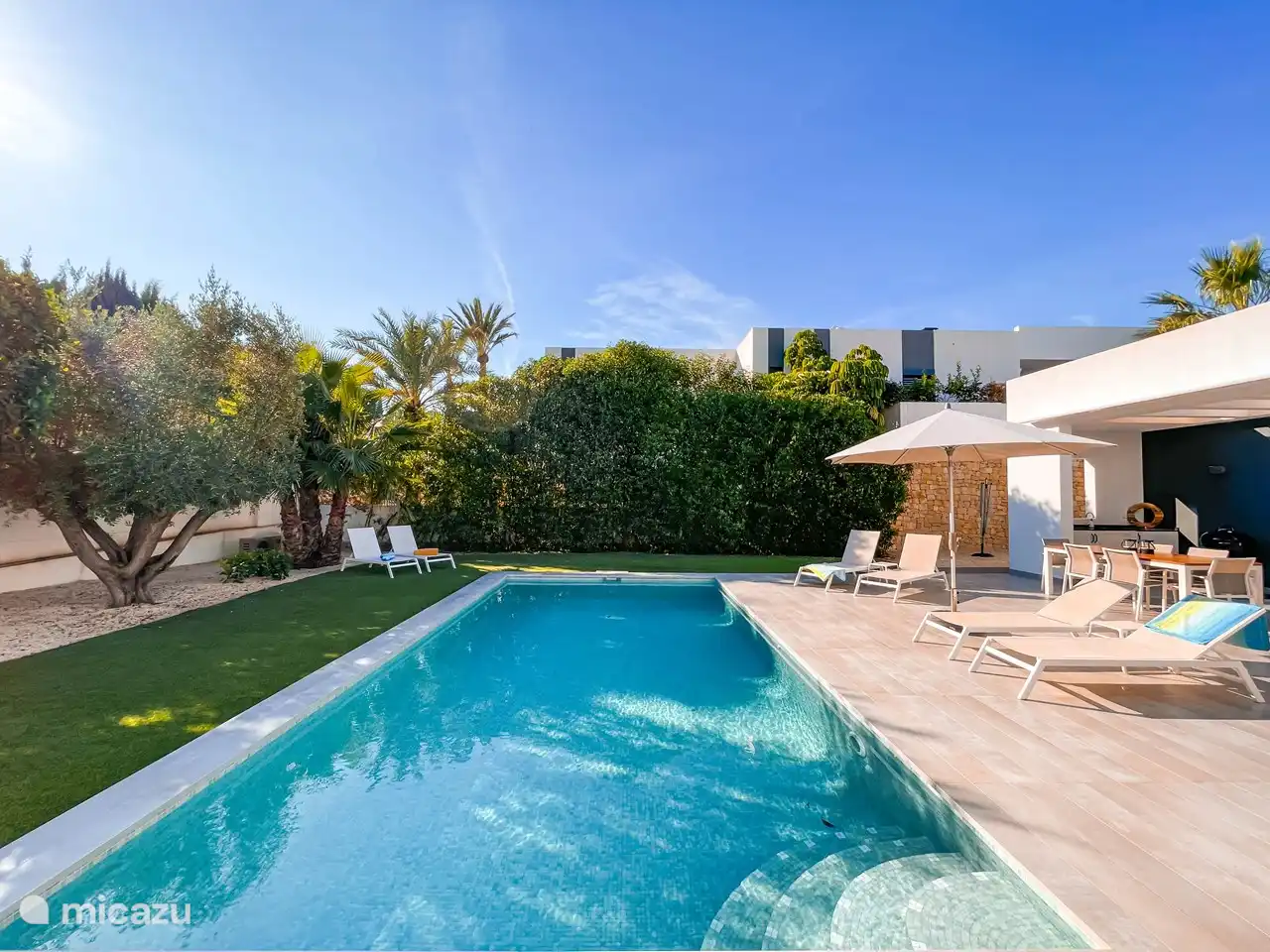 Très bonne intimité autour de la piscine