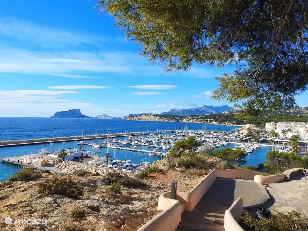 Voir le port de plaisance Moraira