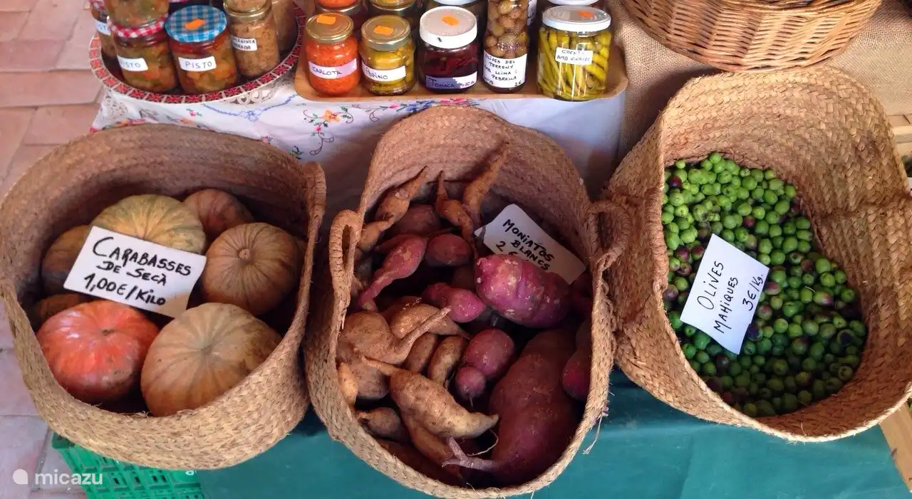 Fruits et légumes frais du jour en abondance
