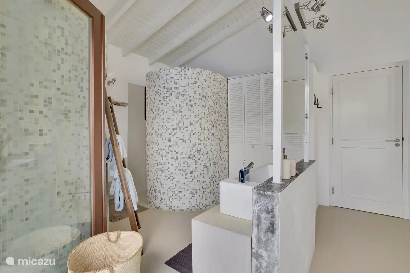 Badezimmer Hauptschlafzimmer