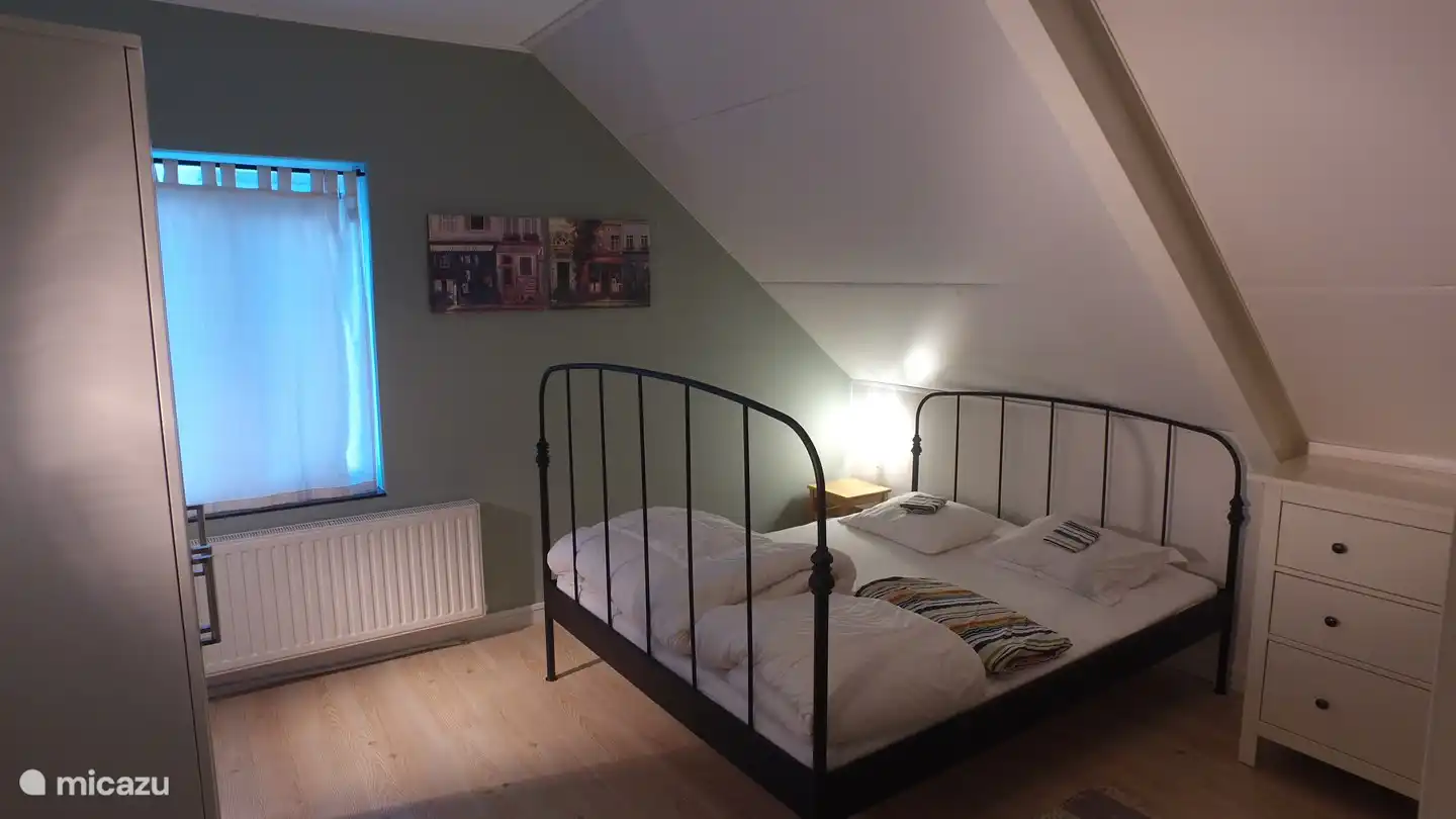 Schlafzimmer im Obergeschoss inkl. Etagenbett