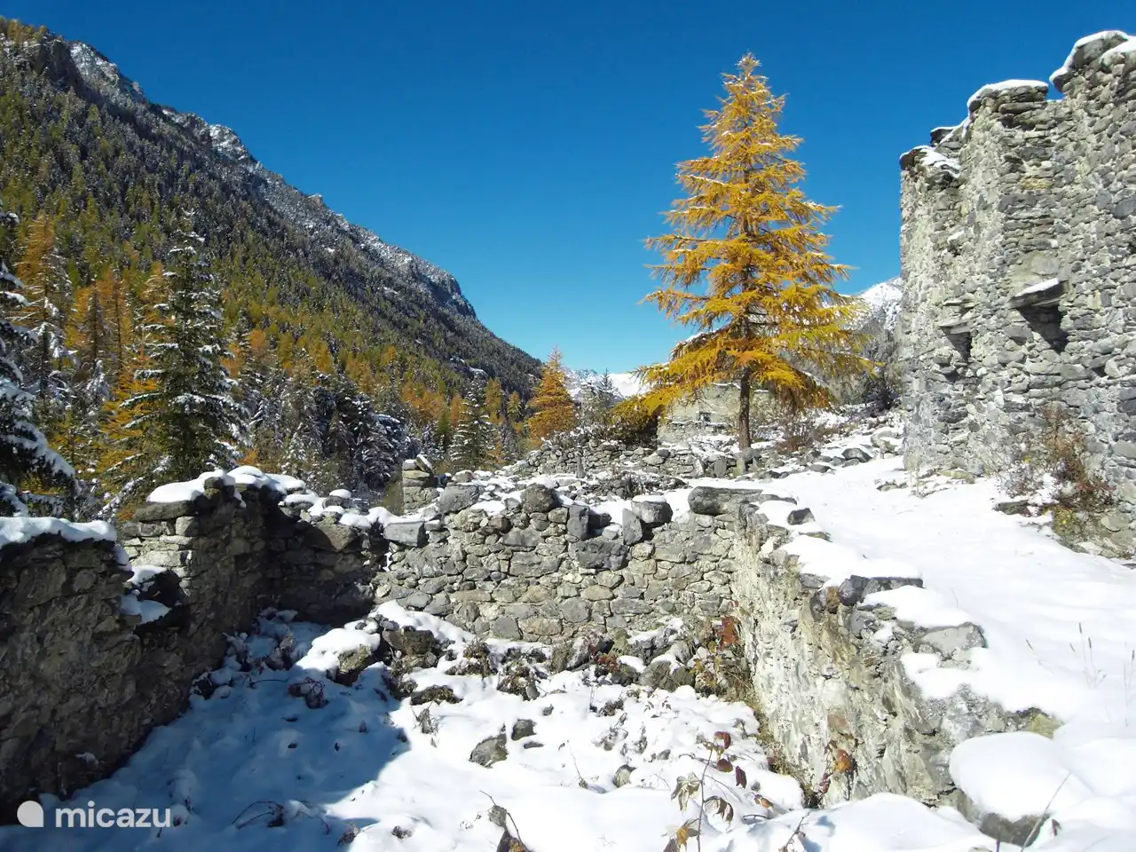 Rundgang Basse Ruha Überreste des Unesco-Dorfes
