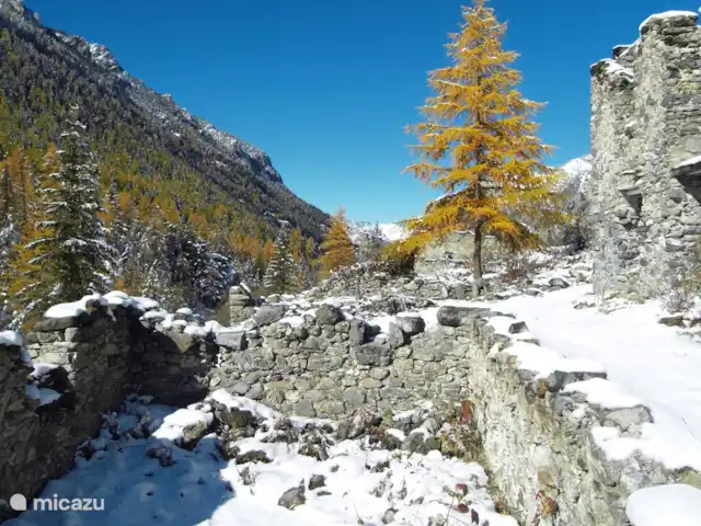 Villa Eco de Quatre Saisons en Francia, Altos Alpes, Guillestre - villa Recorrido a pie Restos del pueblo de Basse Ruha Unesco