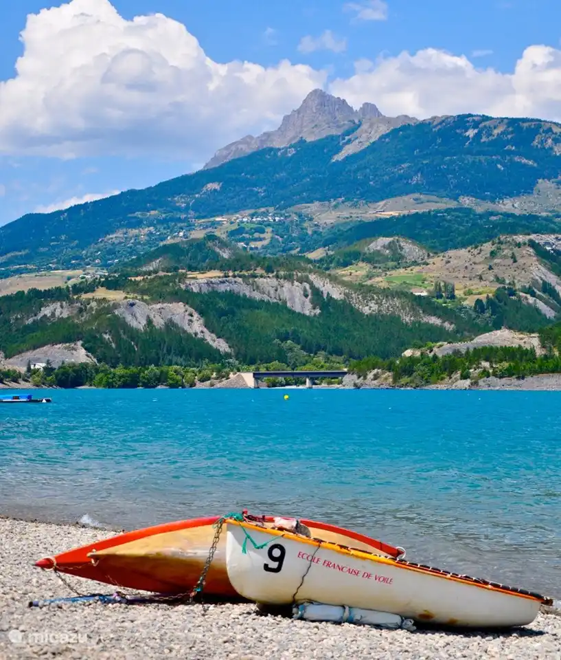Lac de Cerre Poncon 20 Minuten entfernt.