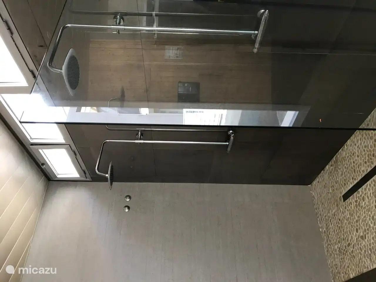 Duschen im Hallenbad