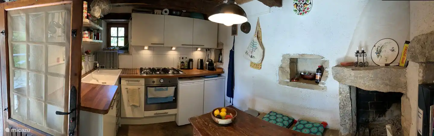 panorama photo of the kitchen to see the overview