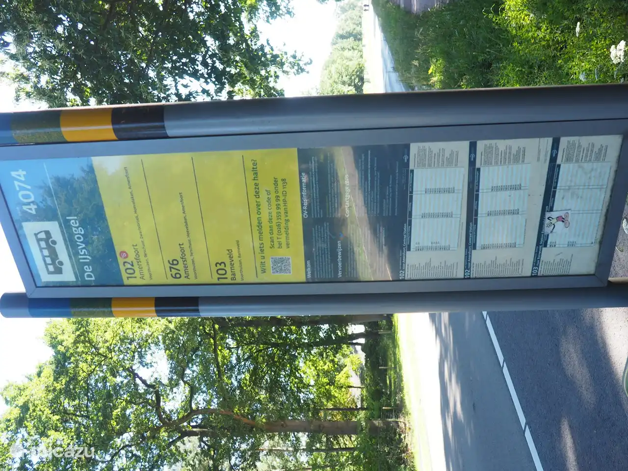 Au début du Kieftveen se trouve un arrêt de bus avec des lignes vers Barneveld, Amersfoort Elspeet et Apeldoorn.