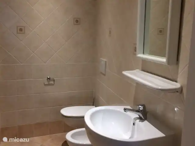 Villa Roccace - La Cucina | Italie, Ombrie, Tuoro sul Trasimeno - appartement Salle de bain, douche, bidet et lavabo