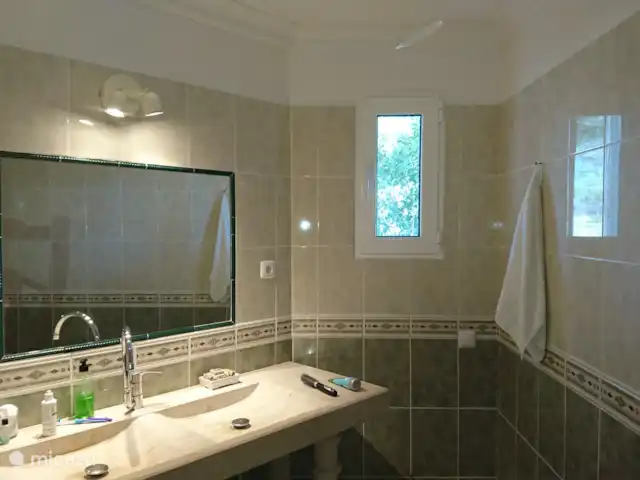 Casa de vacaciones Casa Rinsma en Portugal, Algarve, Vale da Telha - villa Baño en el pasillo.