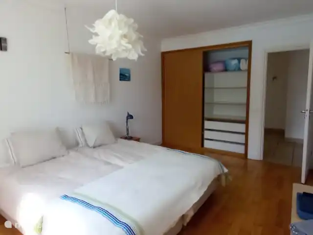 Casa de vacaciones Casa Rinsma en Portugal, Algarve, Vale da Telha - villa Dormitorio con mucho espacio en los armarios.