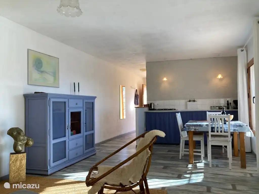 Apartamento. 
La cocina con horno. 