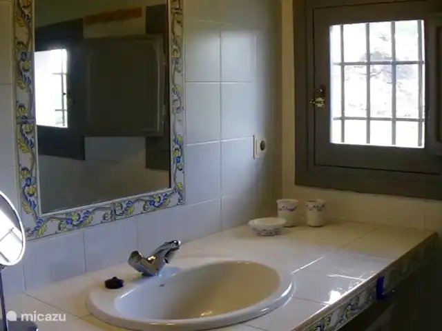 casa la chaparra en España, Andalucía, Riogordo - casa vacacional baño 2