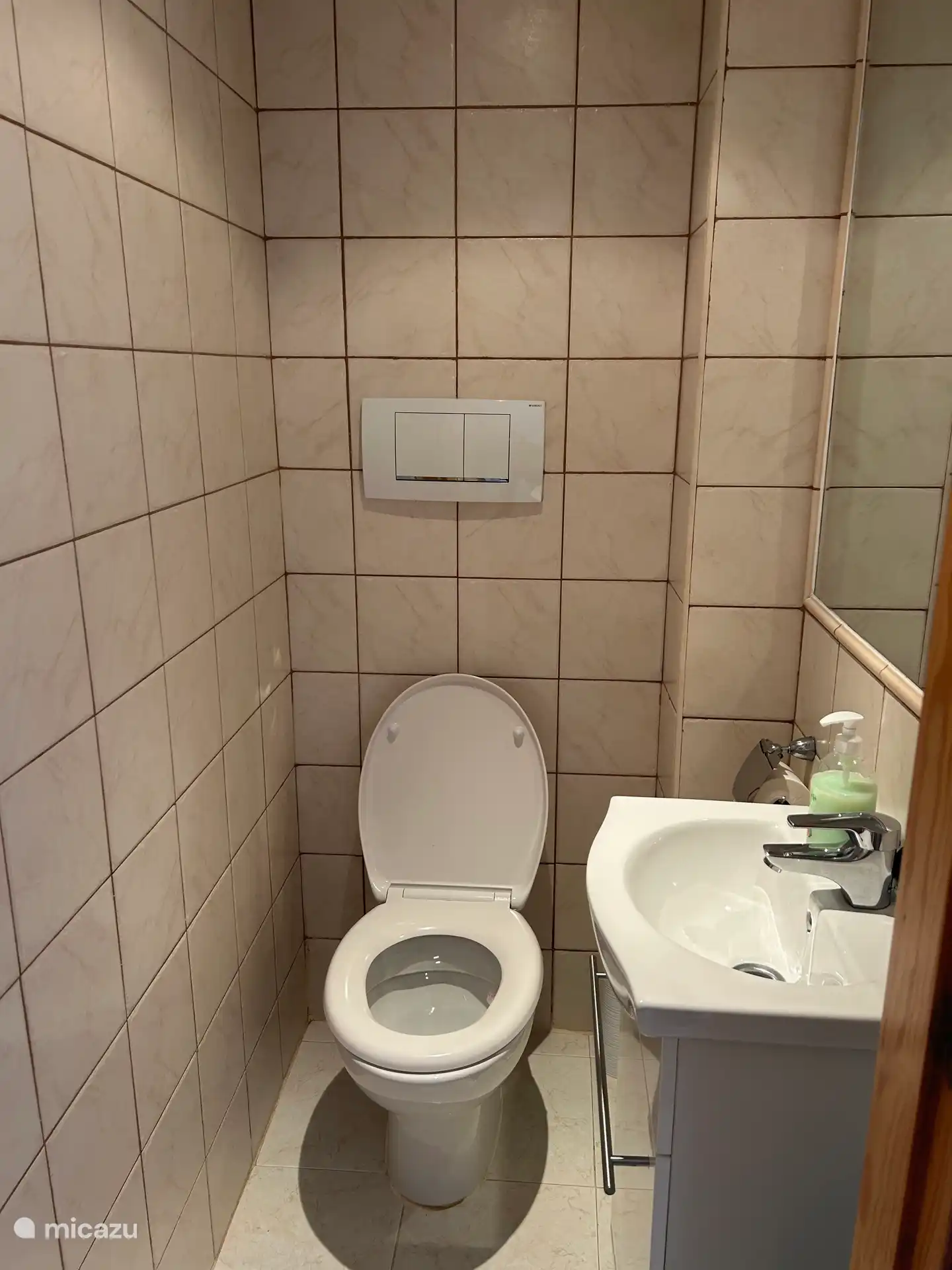 2 de toilet beneden 