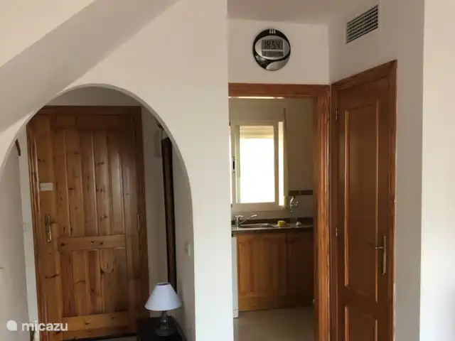 Casa Bonita huren in Spanje, Costa Blanca, Calpe - vakantiehuis inzicht hal en keuken vanuit de woonkamer