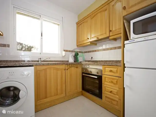 Casa Bonita huren in Spanje, Costa Blanca, Calpe - vakantiehuis keuken met wasmachine ,koelkast ,magnetron oven koffiezet apparaat waterkoker geheel kompleet