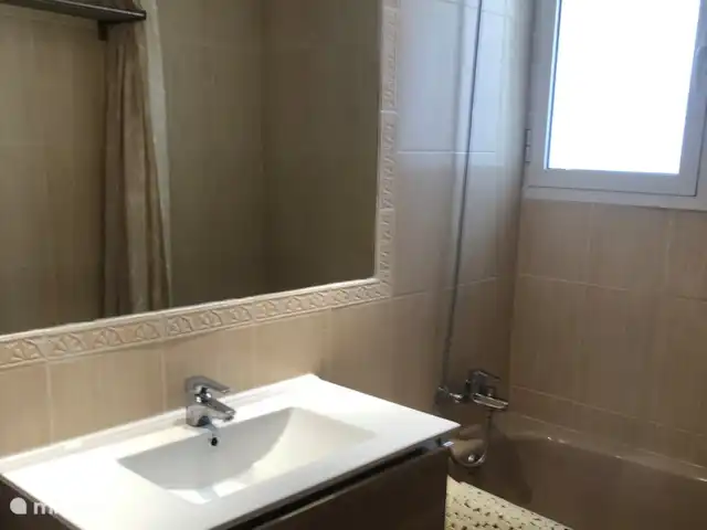 Casa Bonita huren in Spanje, Costa Blanca, Calpe - vakantiehuis badkamer met klein ligbad en douche