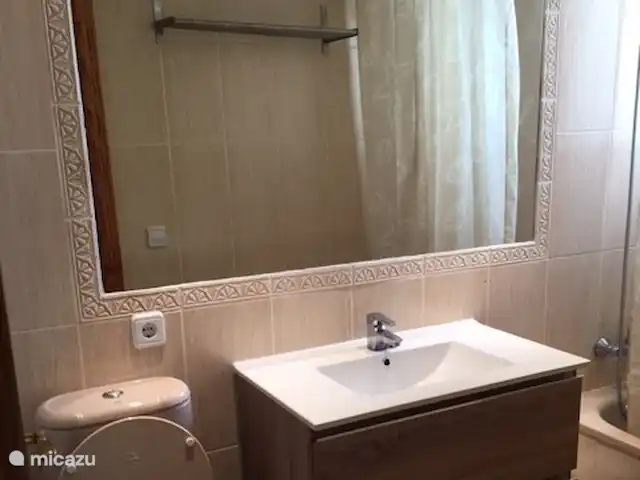 Casa Bonita huren in Spanje, Costa Blanca, Calpe - vakantiehuis badkamer met douche en klein ligbad