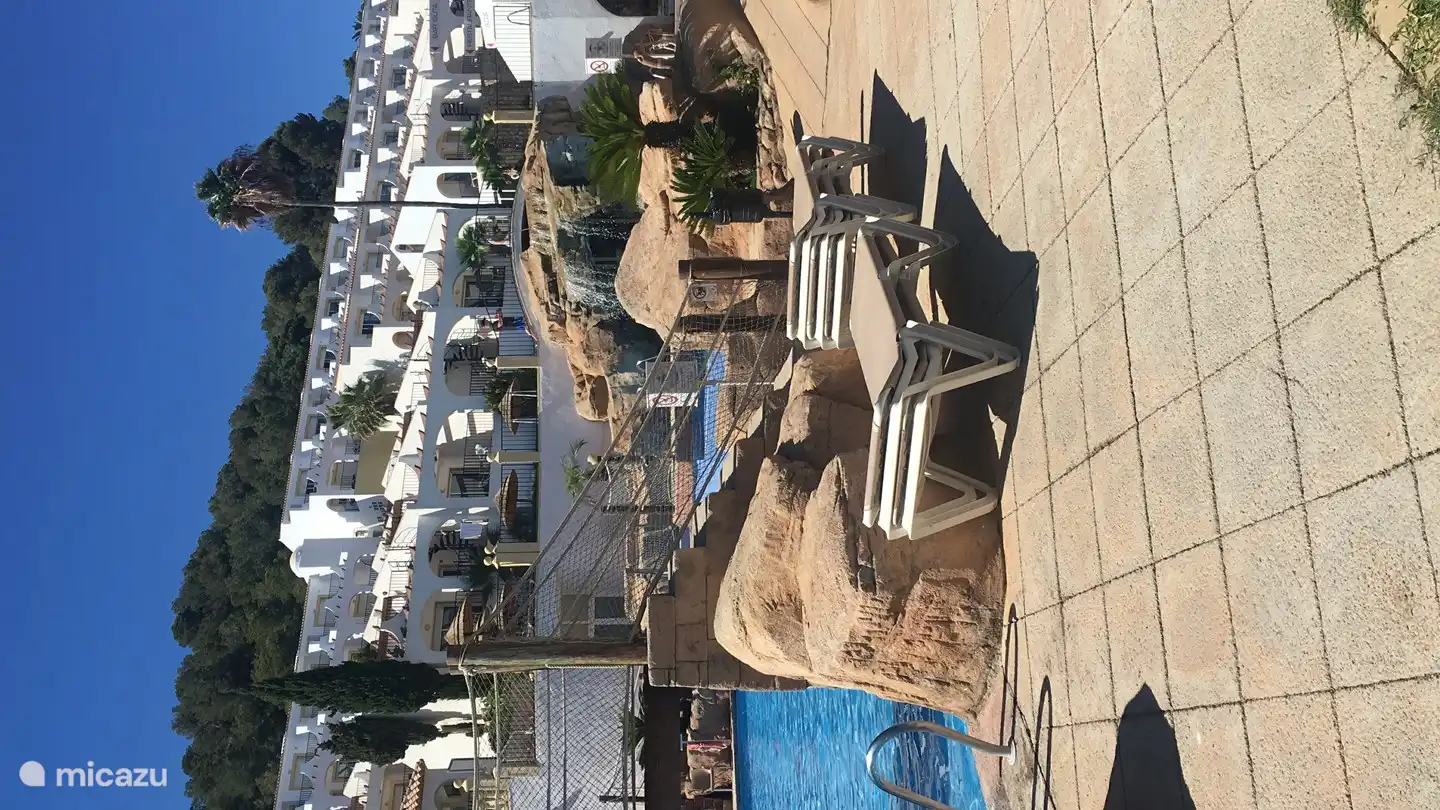 Free sunbeds at the pools