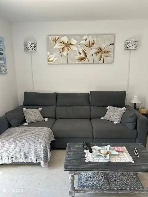 Lovely lounge sofa with pull-out area 