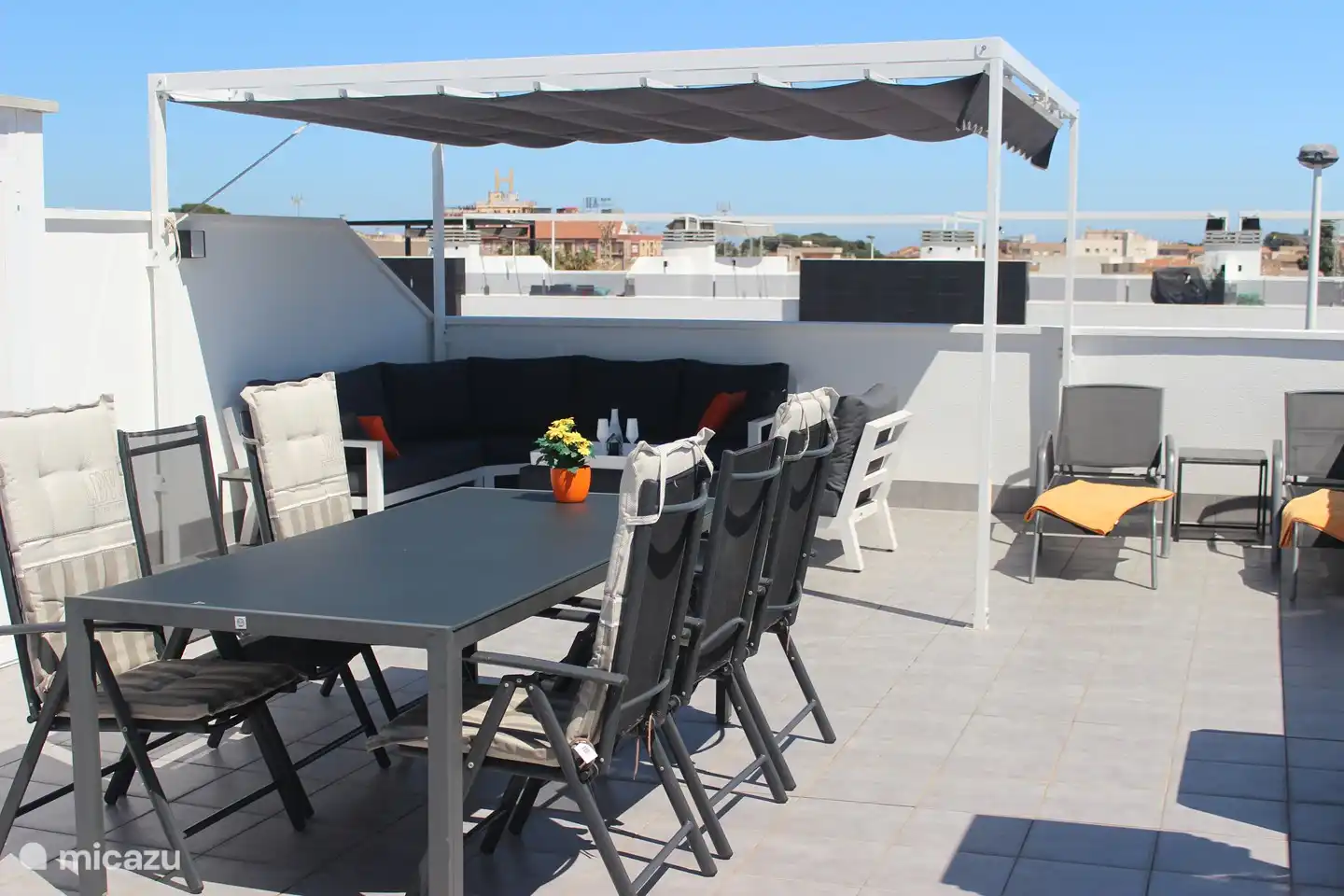 Dachterrasse mit Schatten