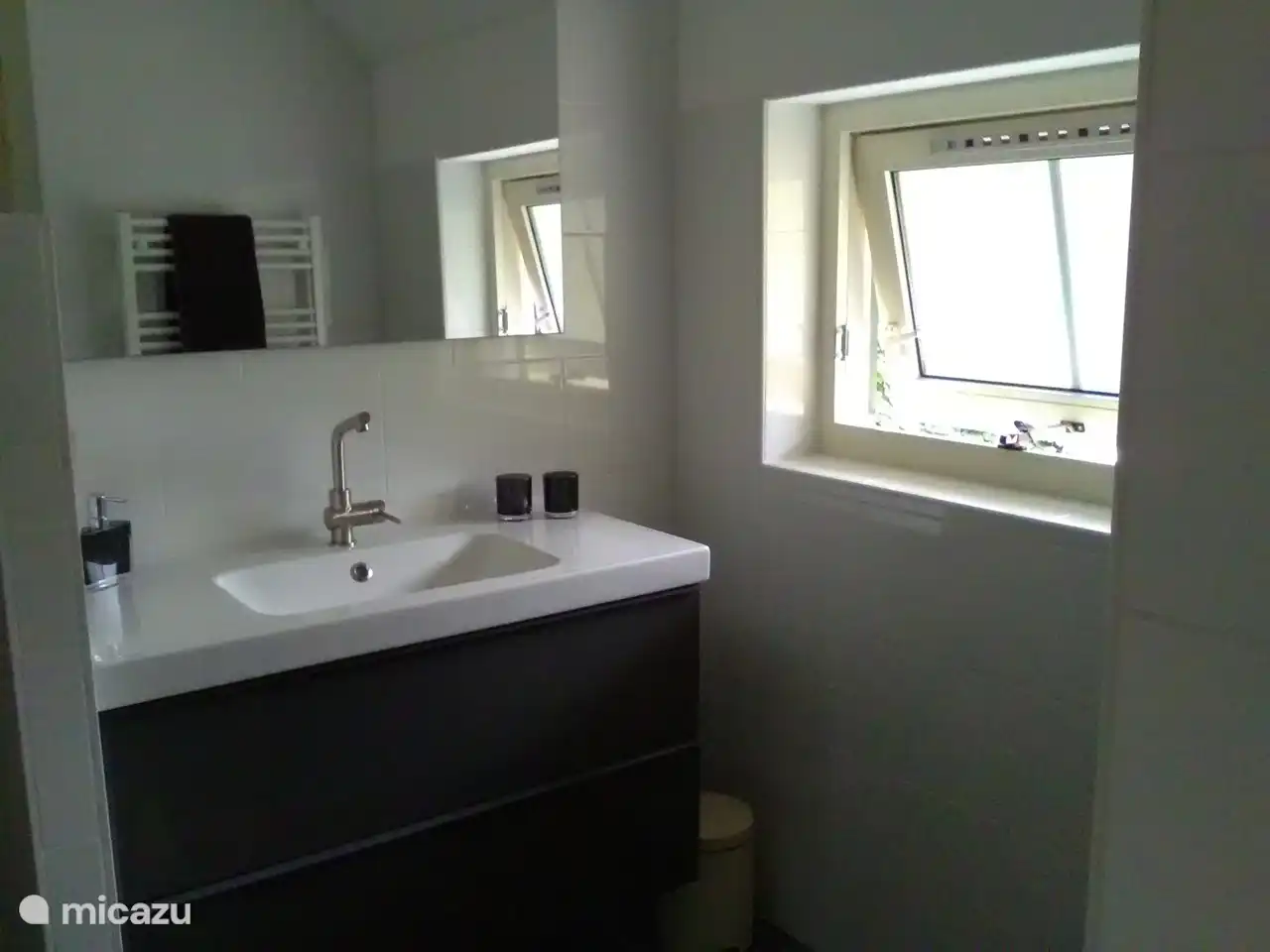 Badkamer met inloopdouche. Af