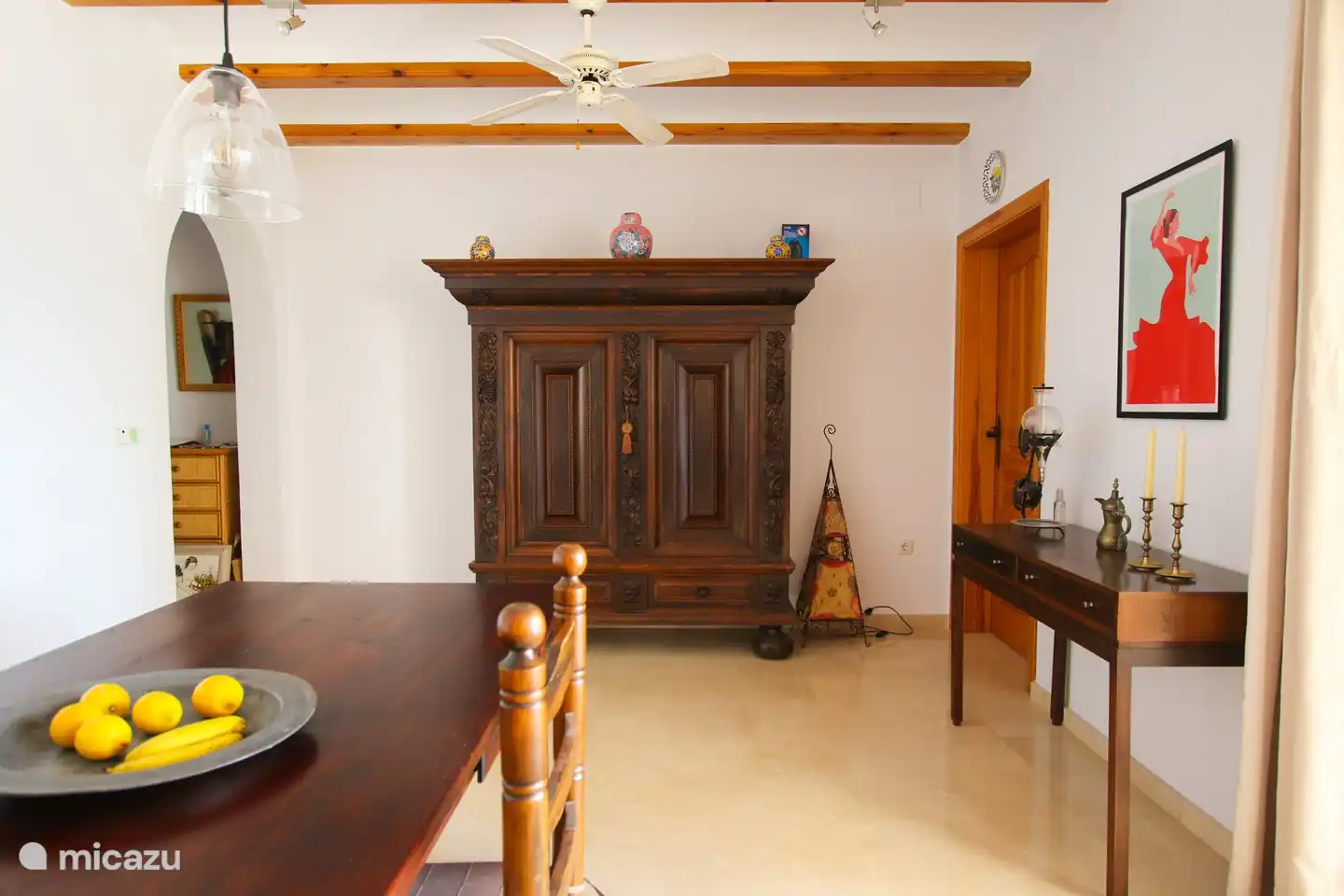 La salle à manger élégante pour ceux qui veulent manger à l'intérieur