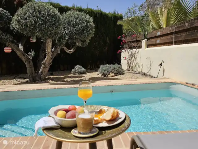 Maison Méditerranéenne | Espagne, Costa Blanca, Albir - chalet Petit-déjeuner au bord de la piscine