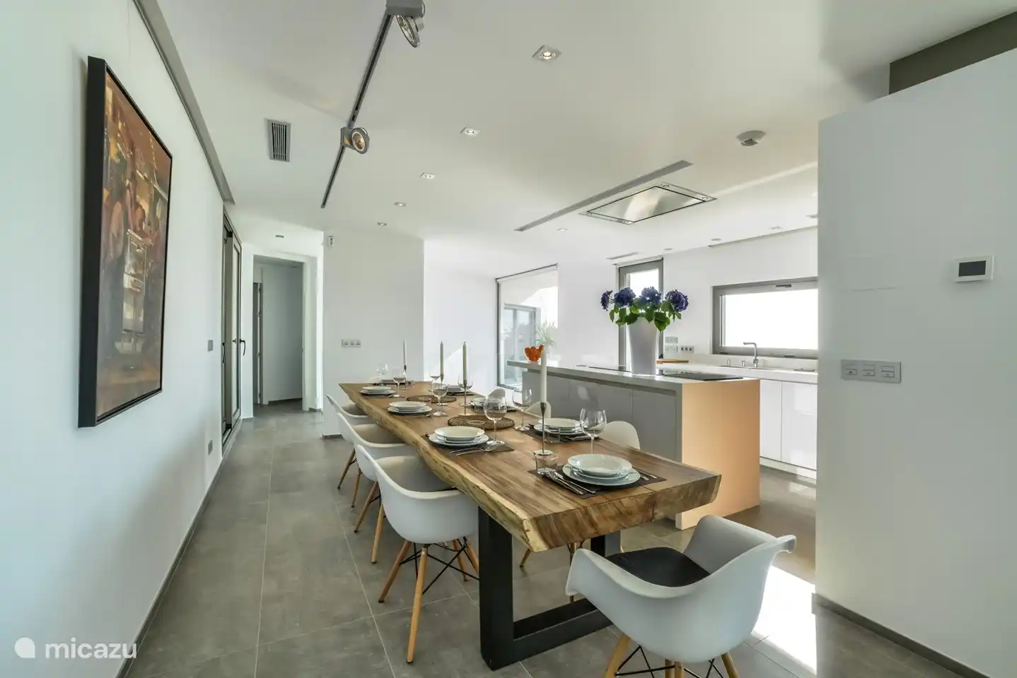 Esszimmer mit Küche