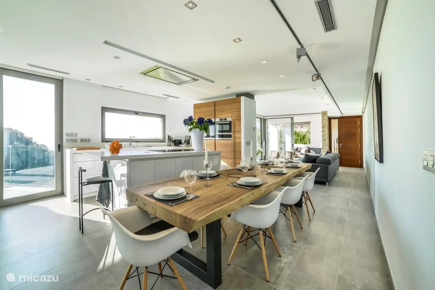 Esszimmer mit Küche