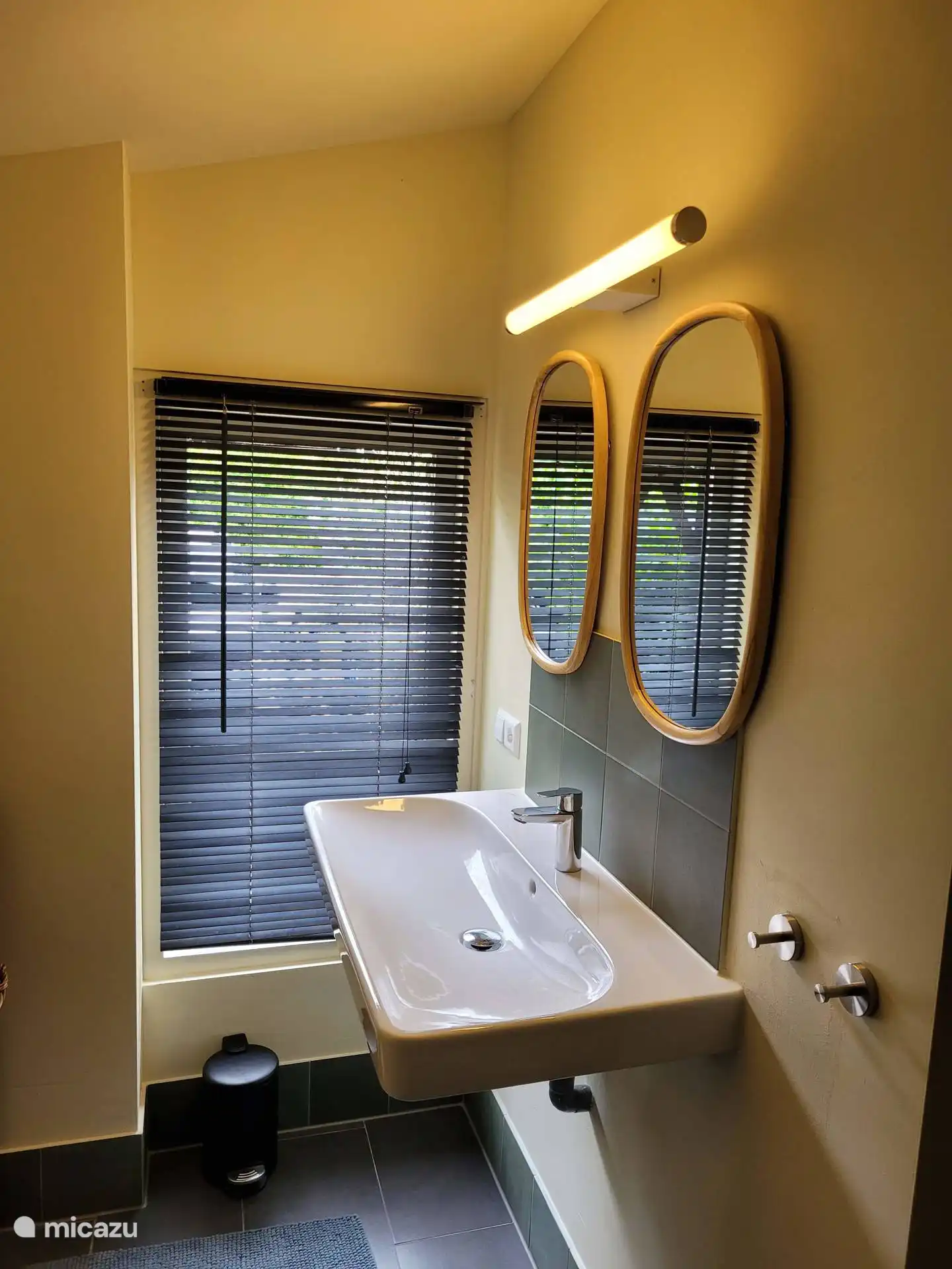 Salle de bains attrayante