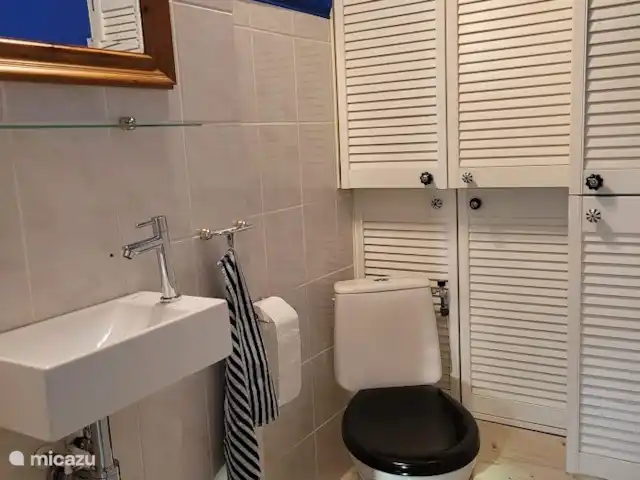 Weids uitzicht huren in Nederland, Zeeland, Ouwerkerk - bungalow Apart toilet