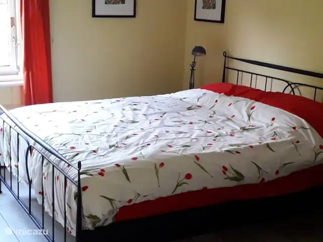 Weids uitzicht huren in Nederland, Zeeland, Ouwerkerk - bungalow Romantische ouderslaapkamer met comfortabel matras en dekmatras