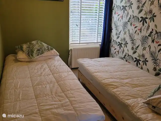 Weids uitzicht huren in Nederland, Zeeland, Ouwerkerk - bungalow Tweede slaapkamer met twee eenpersoonsbedden (die stapelbaar zijn).