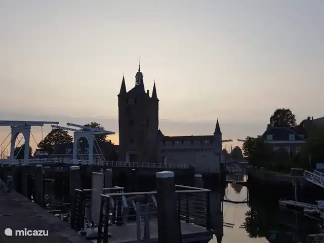 Weids uitzicht huren in Nederland, Zeeland, Ouwerkerk - bungalow Zierikzee bij het vallen van de avond