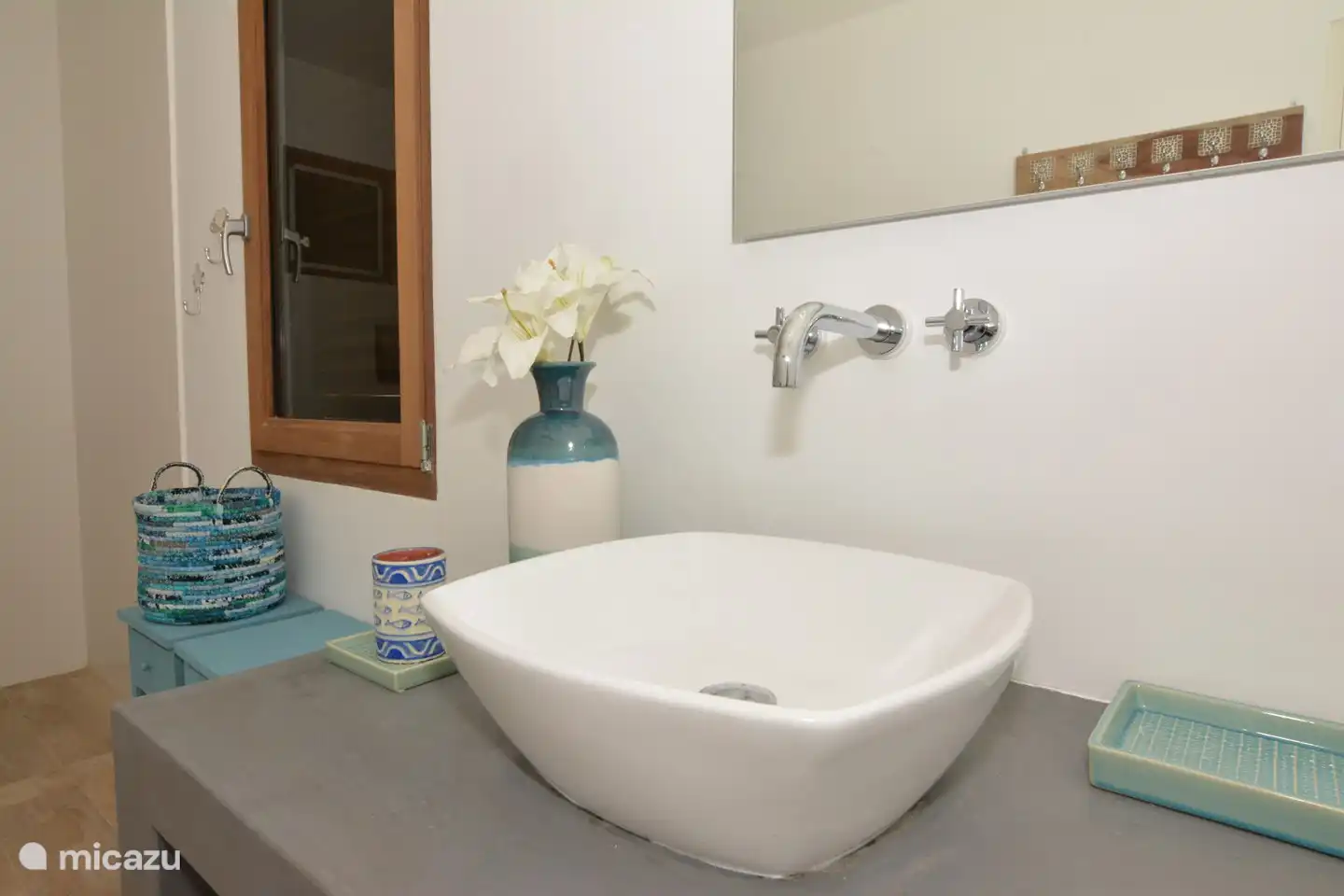 Salle de bain dans la chambre principale