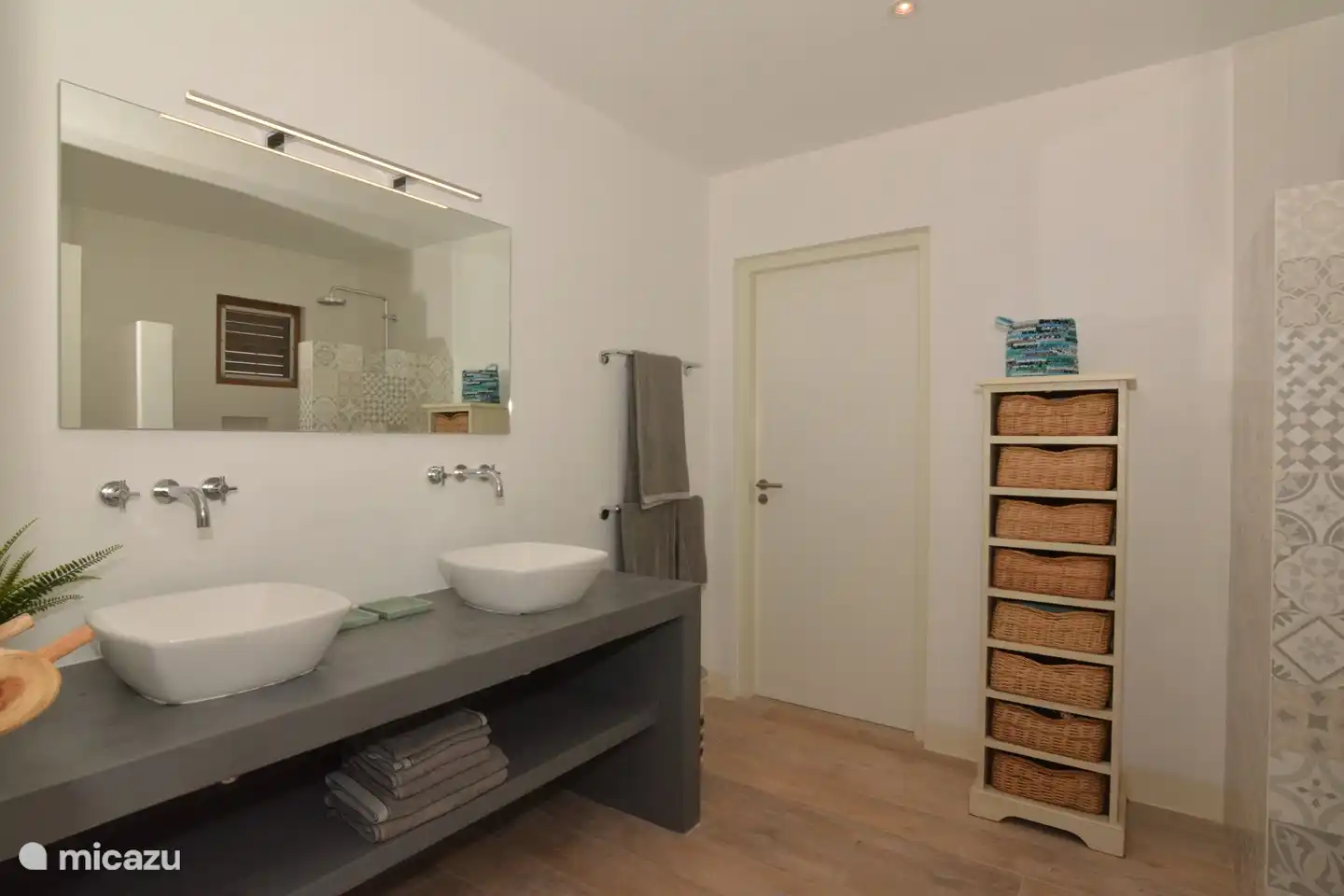 Salle de bain dans la deuxième et la troisième chambre