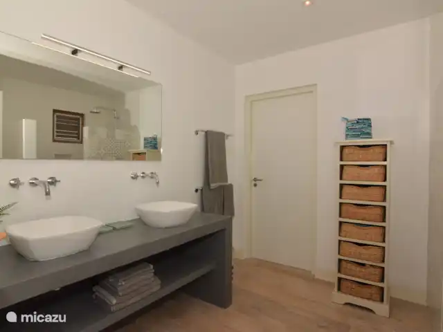 Villa Blou-Berde | Bonaire, Bonaire, Belnem - villa Salle de bain dans la deuxième et la troisième chambre