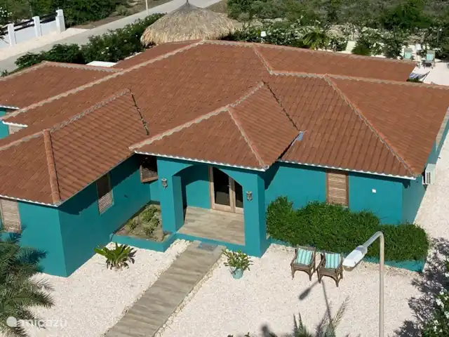 Villa Blou-Berde | Bonaire, Bonaire, Belnem - villa Vue d'ensemble recto (août 2020 - les plantes ont énormément poussé, voir autres photos)