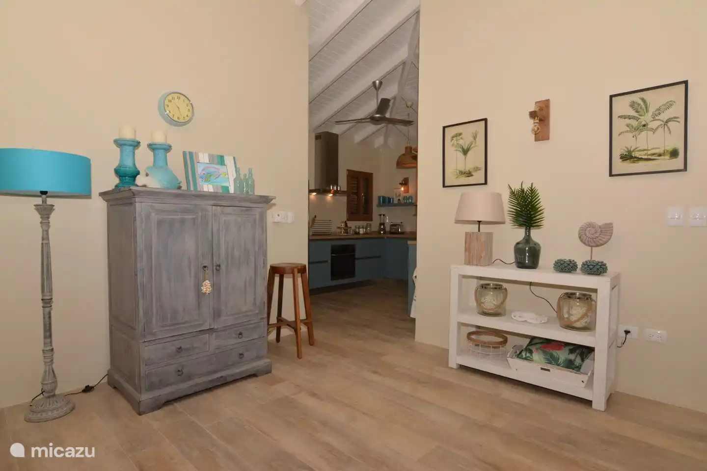 Passage du salon à la cuisine