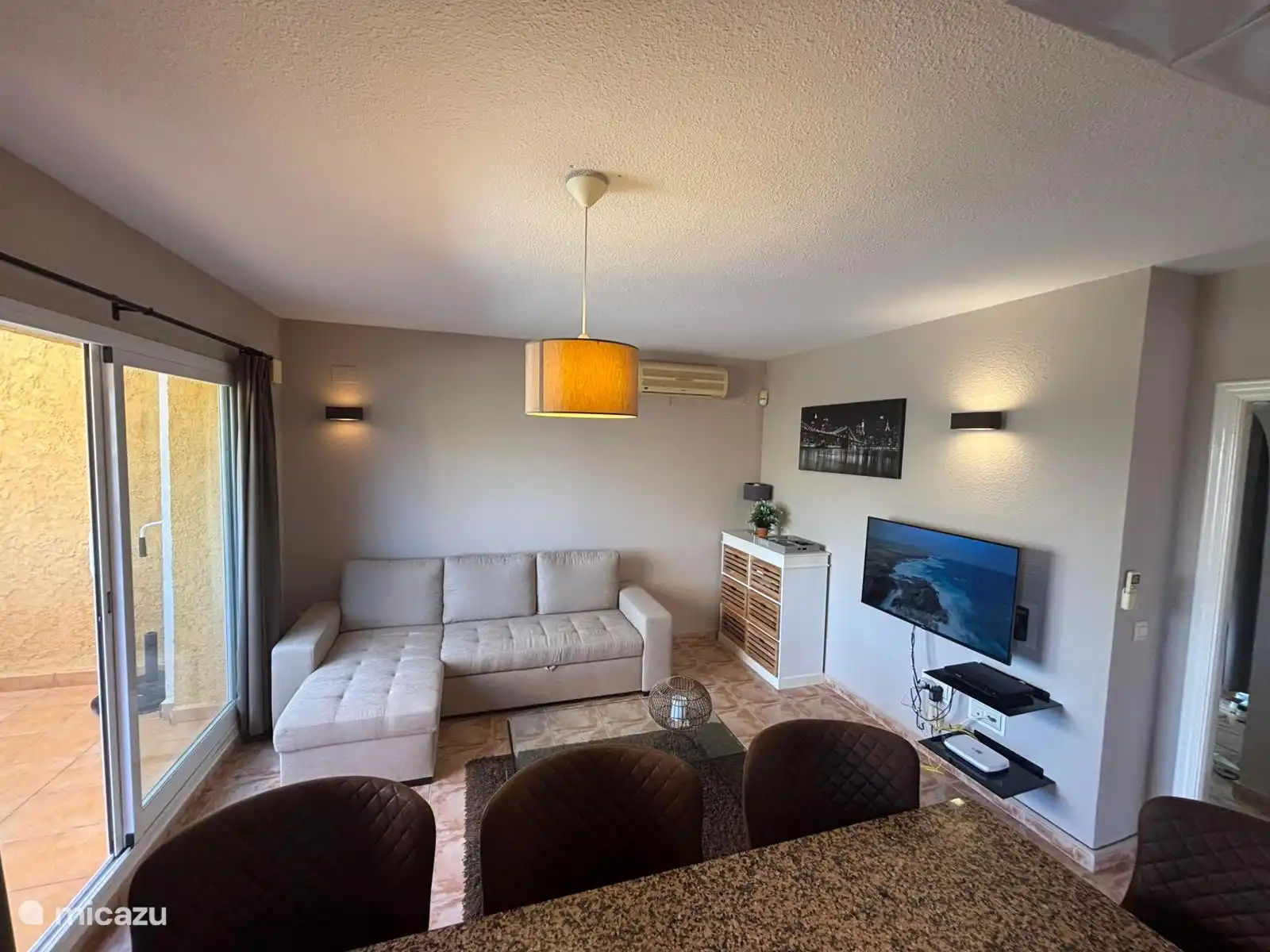 Espace de vie confortable avec beaucoup de lumière